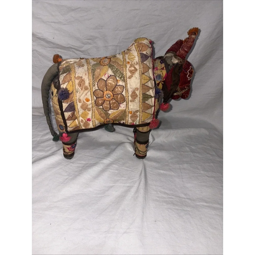 ANGLO RAJ BULL Vintage Quilted Art Hand Crafted Embroidered